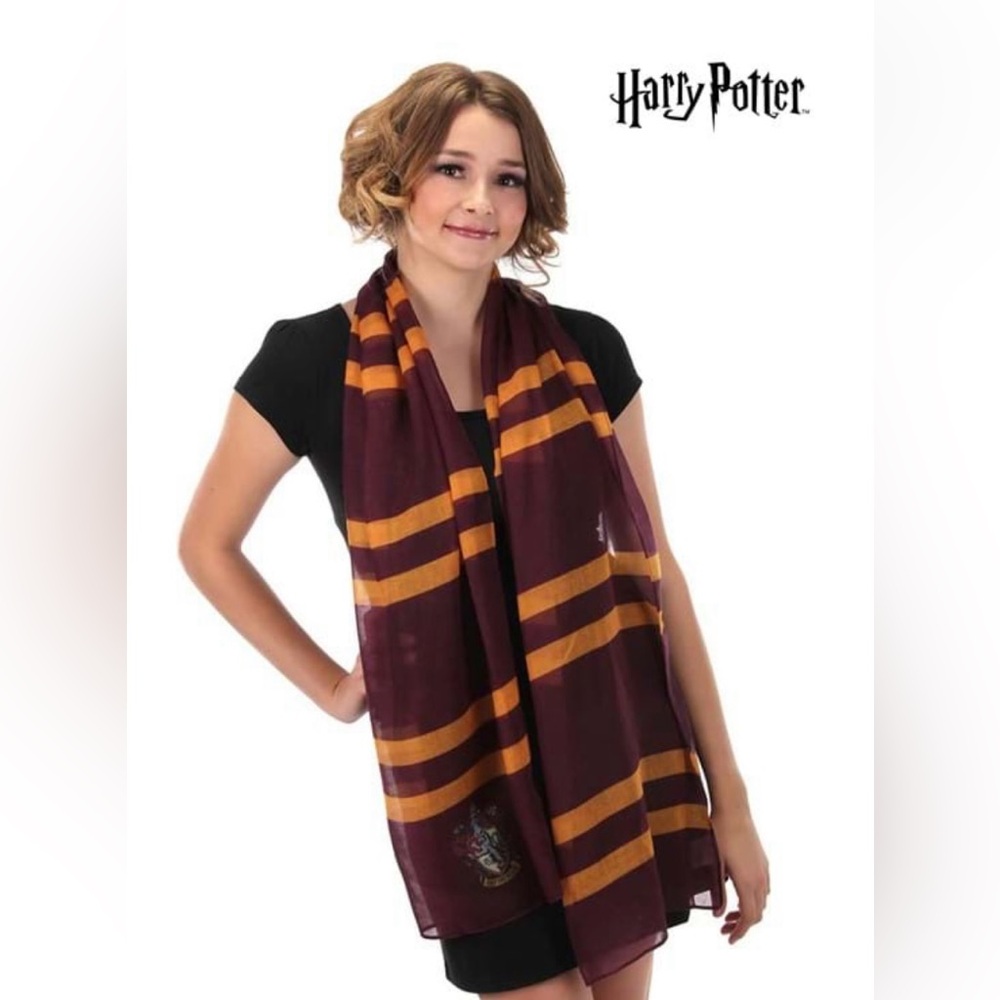 NWT Elope Warner Brothers Harry Potter Gryffindor light weight scarf